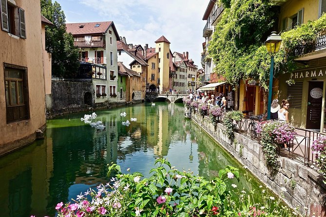 Private 2-hour Walking Tour of Annecy with official tour guide - Discovering Annecy’s Old Town on Foot