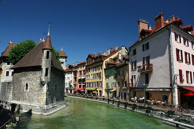 Private 2-hour Walking Tour of Annecy with official tour guide - Meeting Points, Logistics, and Additional Details