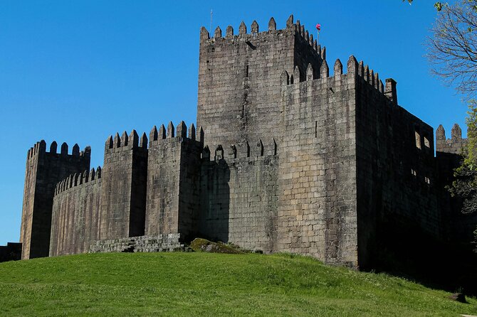 Private 3 Day Tour Landscapes and Local Flavor - Exploring the Douro Valley: Vineyards, Views, and Tradition