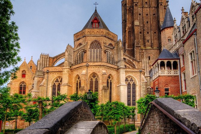 Private 3-hour walking tour of Bruges with official tour guide - Walking Past Bruges’ Famed Landmarks and Hidden Gems