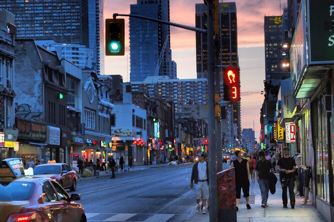Private 3-hour walking tour of Toronto with licensed tour guide - Key Points