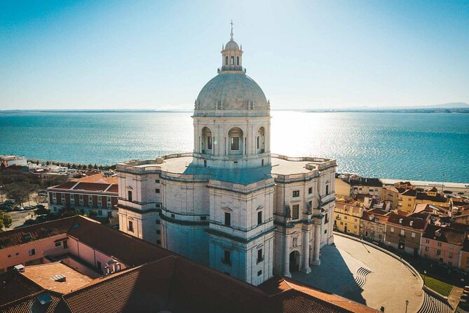 Private 3H Tour by Tuk Tuk Lisbon Essential - Visiting the Padrao dos Descobrimentos and Miradouros