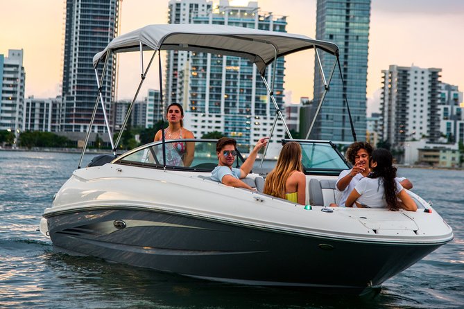 Private 4 hour Boat Rental with Captain in Fort Lauderdale! - Meeting Point and Ease of Access