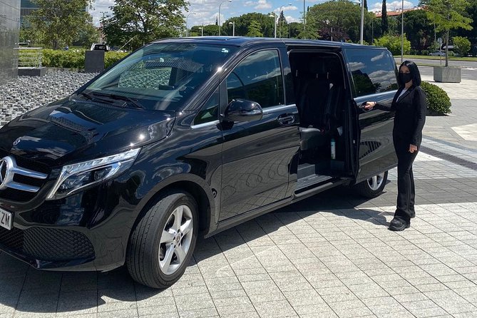 Private 4-hour city tour of Paris with driver and official guide - Exploring Montmartre and the Moulin Rouge Photo Stop