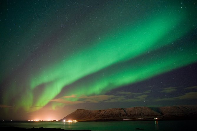 Private 4-hour Northern Lights Tour with Expert Local Guides - Discover the Exclusive Private 4-Hour Northern Lights Tour from Reykjavik