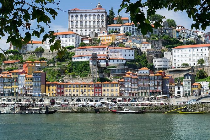 Private 4 hours tour of the "Main Monuments" in Oporto w/ pick up - Key Points