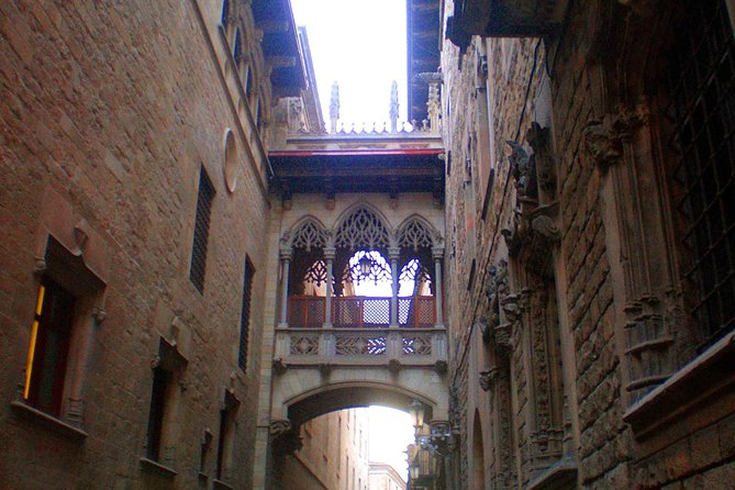 Private 4h Tour Of Camp Nou And Most Emblematic Sites Of Barcelona with pick up - Exploring the Architectural Gems: Passeig de Gracia and Casa Milà
