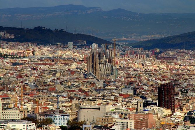 Private 4h Tour Of Camp Nou And Most Emblematic Sites Of Barcelona with pick up - Visiting Barcelona’s Gothic Heart: The Cathedral and Gothic Quarter