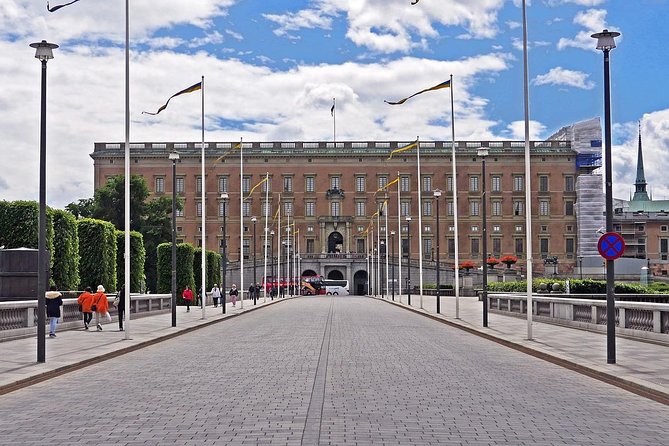 Private 4h VIP city tour by limousine car and guide in Stockholm - Visiting Stockholm’s Iconic Royal Sites