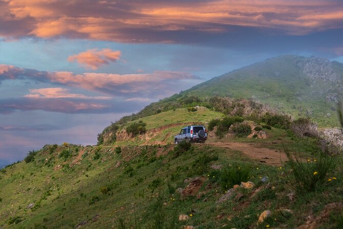 Private 4x4 Jeep Half Day - Picturesque Peaks, Vineyards, Skywalk - Discovering Madeira’s Village Charm and Agriculture