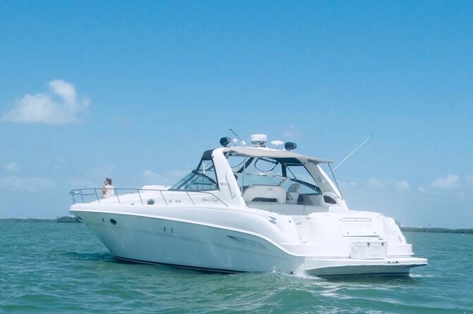 Private 50FT Yacht Rental in Cancún P8 - Dining Options and Refreshments Aboard