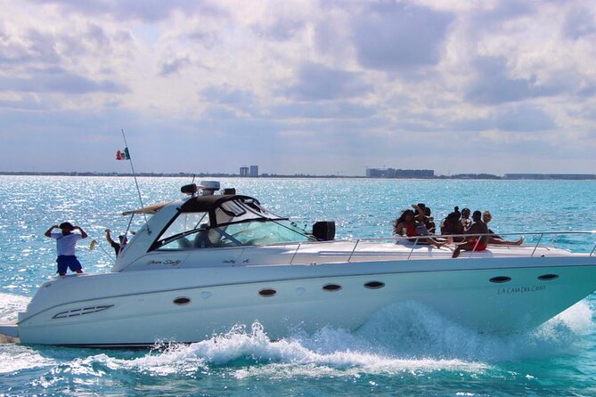 Private 50FT Yacht Rental in Cancún P8 - The Crew and Service Quality