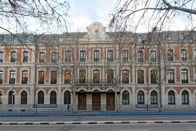 Private 8-hour City Tour of Madrid with driver,guide with pick up - Relaxing in Parque del Retiro and Visiting Cultural Neighborhoods