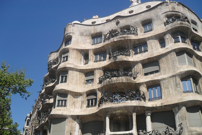 Private 8 hours Tour of Barcelona with driver and official tour guide - Discovering Iconic Streets and Beaches