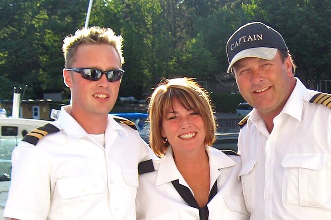 Private 90 Minute 1000 Islands Cruise For Up to 50 People - The Role of the Local Guide