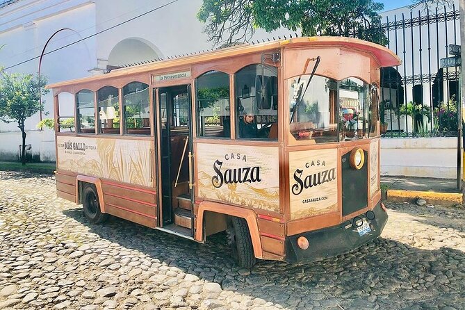 Private Adventure to Casa Sauza Distillery and Visit to Tequila - Refreshing Cantaritos at Los Cantaritos El Güero