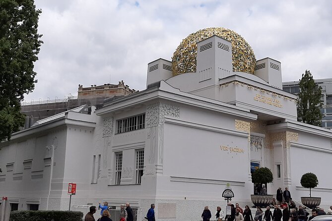 Private Airport and City Transfer in Panoramic Roof Station Wagon - Who Should Book This Transfer?