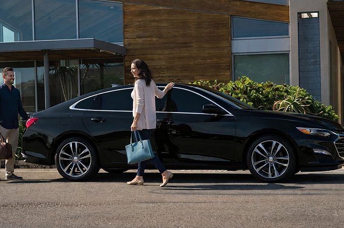 Private Airport Transfer Amelia Island/Fernandina Beach to JAX - Meeting Point at Jacksonville International Airport