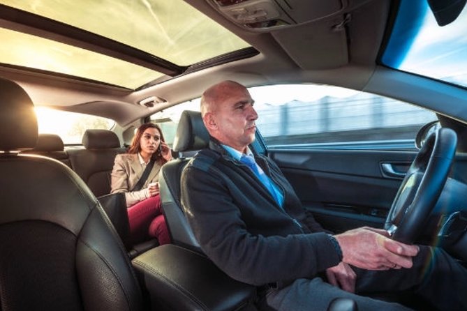 Private airport transfer: from the airport to the city of Luxembourg - Flexibility with optional requests and special needs