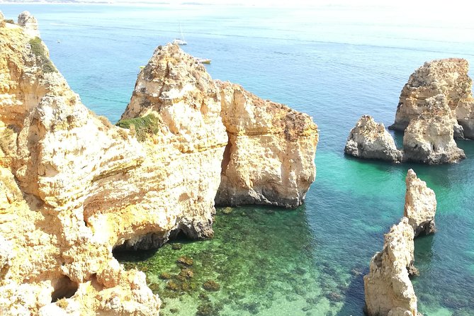 Private Algarve Tour From Lisbon to Benagil, Lagos and Carvoeiro - Praia dos Estudantes: Emerald Waters and Tunnels