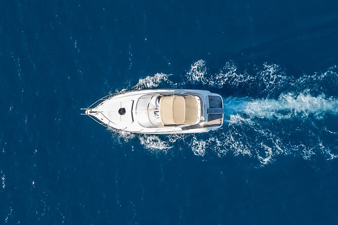 Private all included yacht Tour in Santorini - Sightseeing Through Fira, Firostefani, and Imerovigli