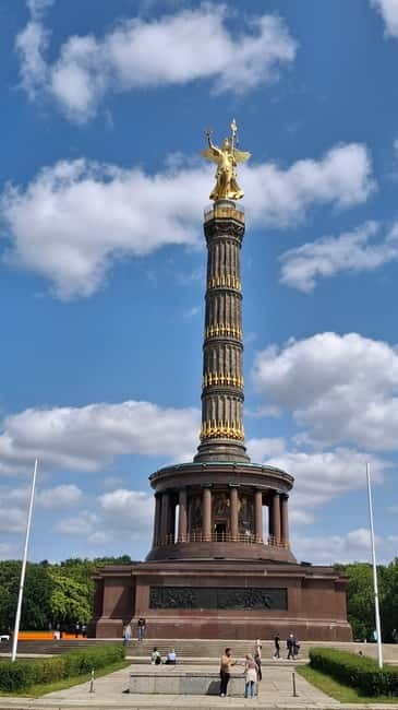 Private Alternative Berlin Tour -Murals, Graffiti and Squats - The Impact and Current State of Berlin’s Street Art Scene