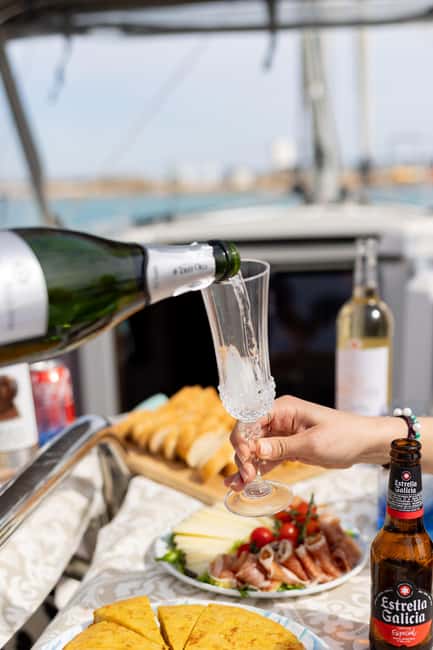 Private and exclusive sailboat in and around the Bay of Palma - Exploring the Bay of Palma on a Private Sailboat