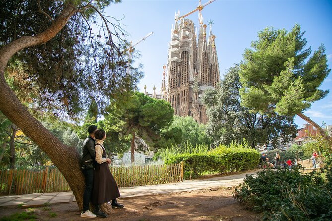 Private and Personalized Photography Adventure in Barcelona - Personal Guidance and Creative Techniques