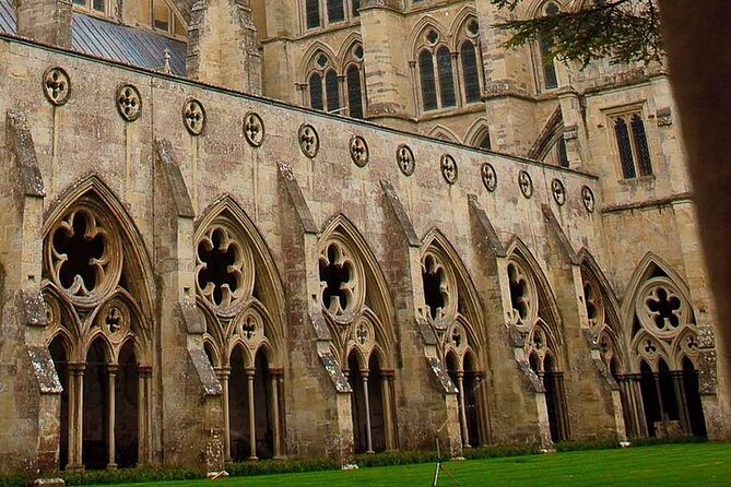 Private Archaeologist Guided Tour Stonehenge, Salisbury & Avebury - Key Points