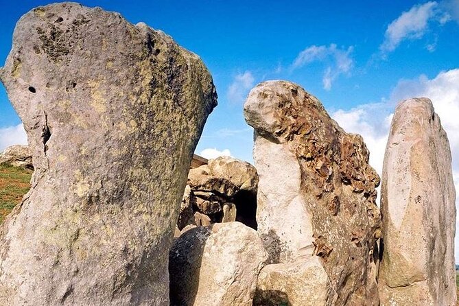 Private Archaeologist Guided Tour Stonehenge, Salisbury & Avebury - Silbury Hill: Europe’s Tallest Prehistoric Artificial Mound