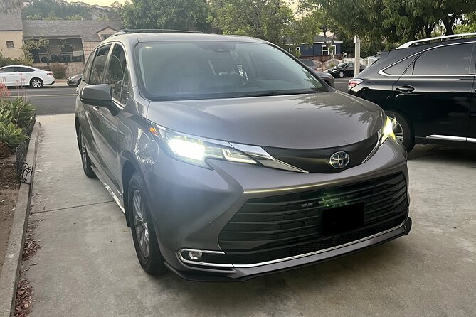 Private Arrival Airport Transfer from/to LAX Airport - The Convenience of Pre-Confirmed Pickup and Real-Time Flight Tracking