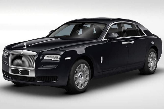 Private Arrival Transfer in a Luxury Rolls Royce from Heathrow Airport to Central London - A Luxurious Arrival in London with a Rolls-Royce Ghost