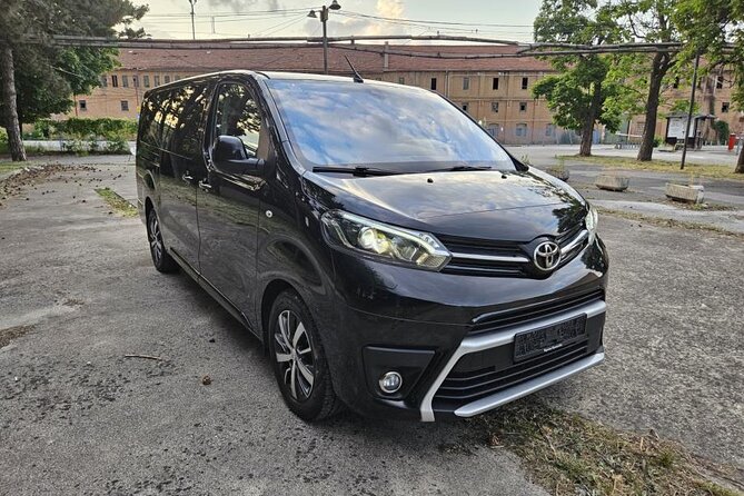 Private Arrival Transfer: Zagreb Airport to Zagreb Hotels - Experience During Long Delays or Flight Changes