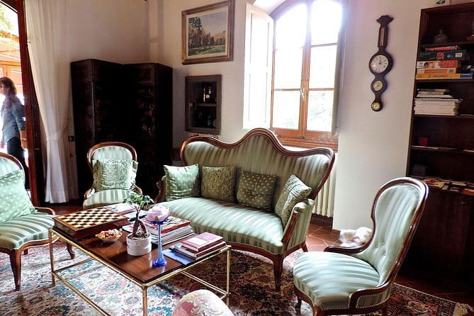 Private Authentic Dining Experience in a Tuscan Villa with Simona - The Dinner Service: Authenticity in Every Bite