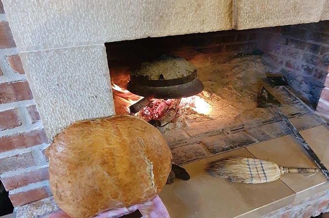 Private Authentic Family Home Local Lunch from Farm From Split - A Personalized Tour with a Local Family in Hardomilje