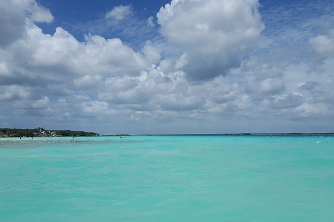 Private - Bacalar sailing across the mesmerizing waters - Cultural and Natural Sights Along the Route