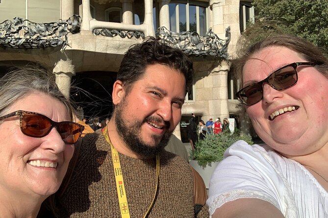 Private Barcelona Highlights: Gothic Sagrada Familia & Park Güell - Visiting the Sagrada Familia with Priority Access