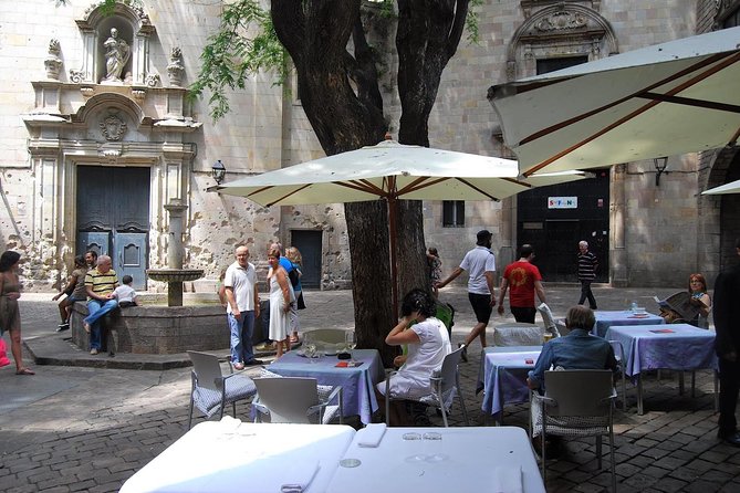 Private Barcelona Highlights Tour with Hotel pick-up - La Sagrada Familia: Outside View and Architectural Details