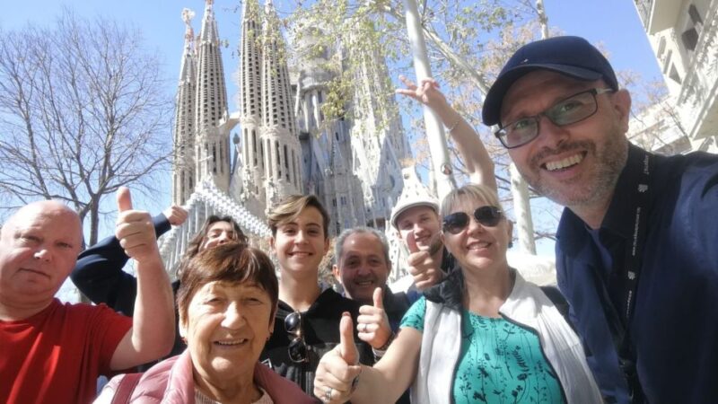 Private Barcelona Modernism and Gaudí Walking Tour - Visiting La Sagrada Familia: Gaudí’s Grandest Work