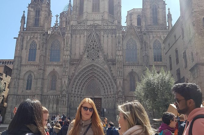 Private Barcelona Old Town and Gothic Quarter Walking Tour - Admiring the Barcelona Cathedral’s Architectural Details