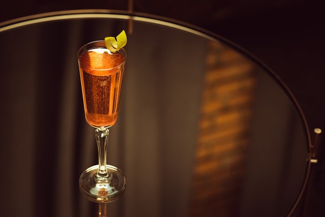 Private Bartending Workshop in Gdask - Learning the History Behind Classic Cocktails