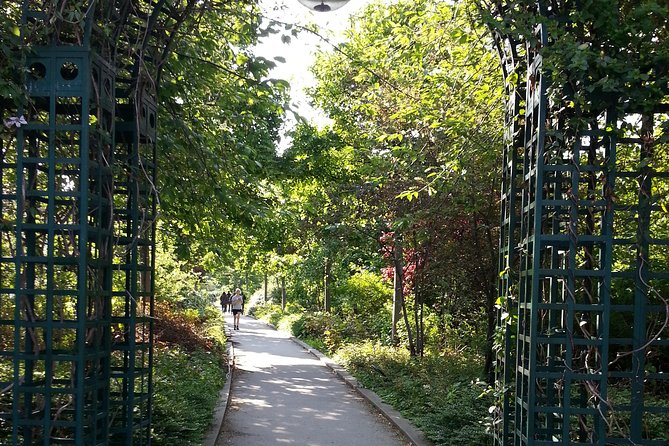 Private Bastille and Aligre market walking tour with the highline - Exploring Paris’ Bastille: A Neighborhood of Revolution and Charm