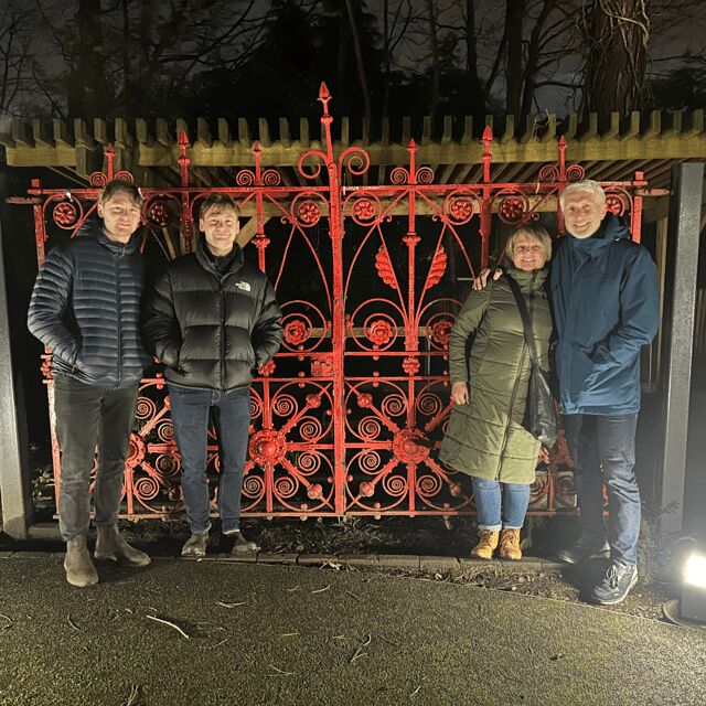 Private Beatles & Beer Bus tour 4 hour & drinks 1-8 people - Logistics and Practical Tips