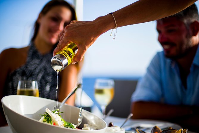 Private Beautiful Day or Romantic Sunset Cruise with Meal and Drinks - The Crew and Guides: Personalized Service