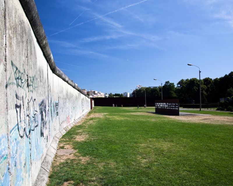 Private Behind the Berlin Wall and Cold War Berlin Tour - Key Points