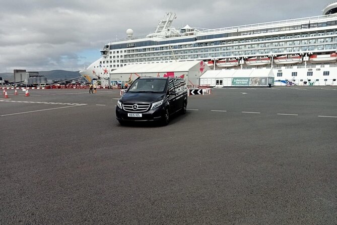 Private Belfast city & peace wall tour - Exploring Belfast City Hall and Downtown Sights