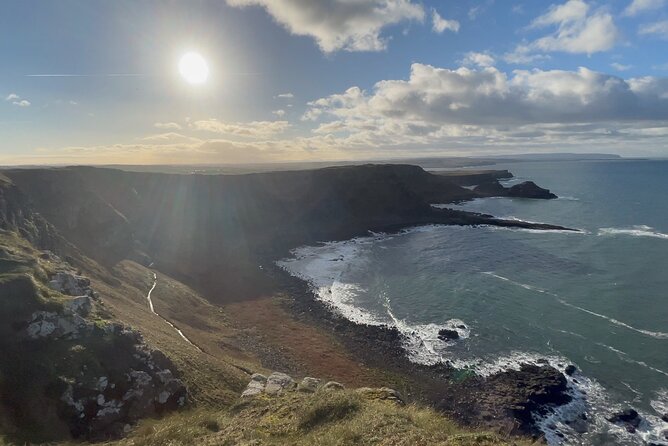 Private Belfast Mural & Giant's Causeway Tour from Belfast (2 in 1) - Discovering Belfast’s Murals and Political History