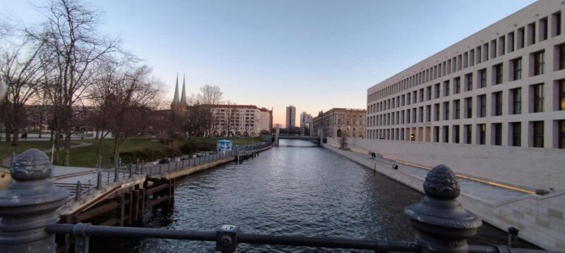 Private Berlin by Evening/Night Minivan, Driver aand Guide - Discover Berlin’s Nighttime Charm on a Private Minivan Tour