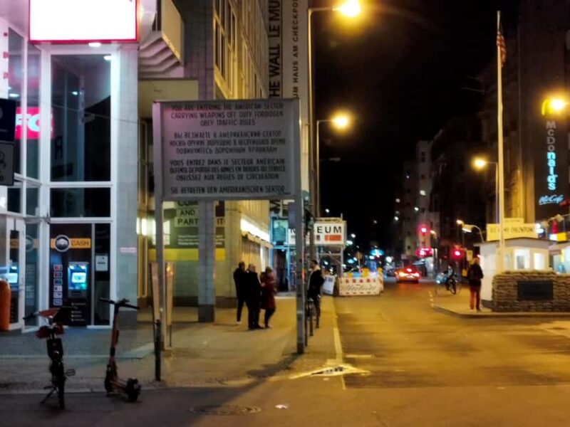 Private Berlin by Evening/Night Minivan, Driver aand Guide - Who Will Love This Night Tour