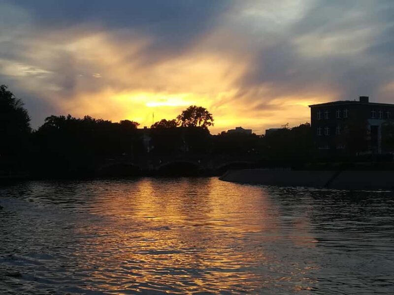 Private Berlin by Evening/Night Minivan, Driver aand Guide - Worth Considering: Limitations and Planning Tips